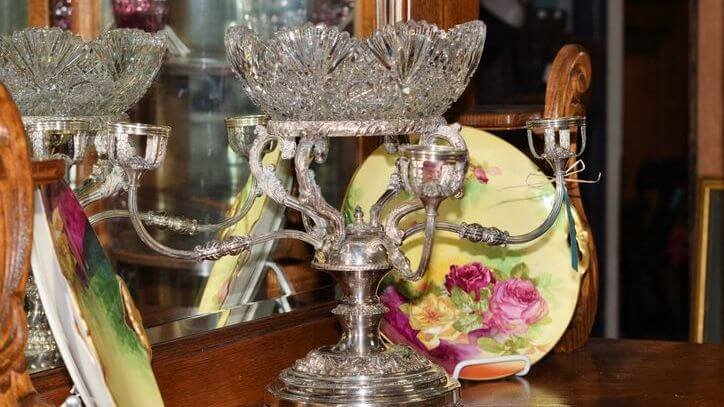 Antique buyers Pelican Bay. Updated 2026