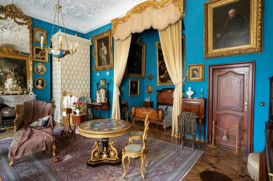 Antiques buyers Pelican Bay. Updated 2026